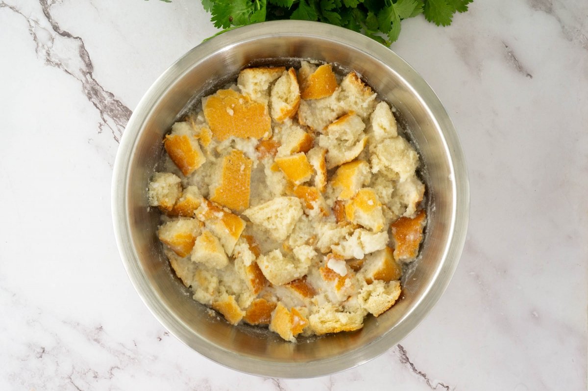 Rempojar el pan del vatapá