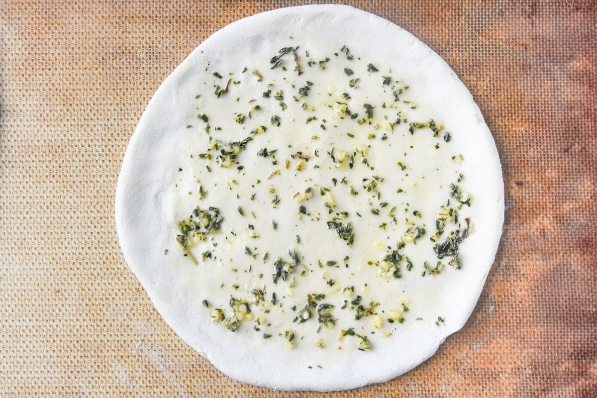 Repartimos el aceite aromatizado