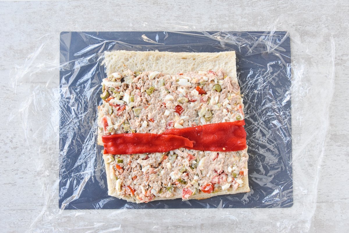 Repartimos el relleno sobre el pan