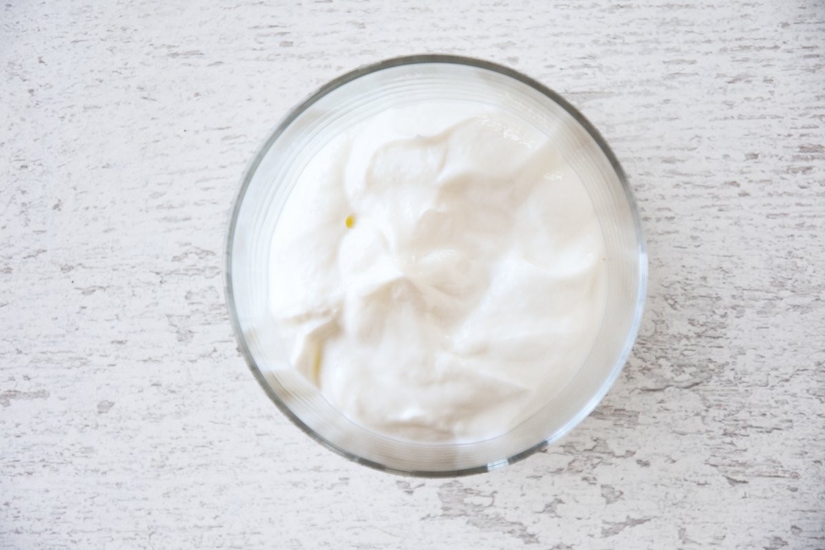 Repartimos el skyr en vasitos
