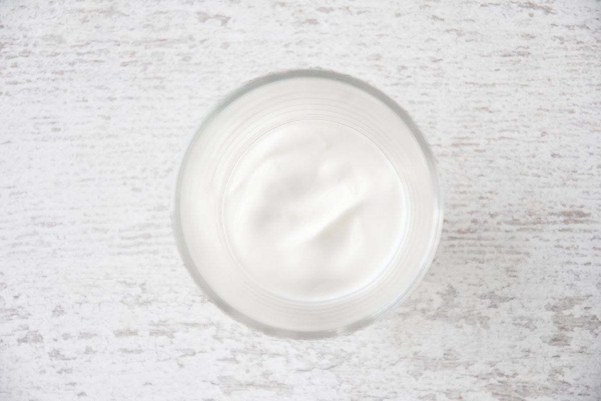 Repartimos el yogur en los vasos