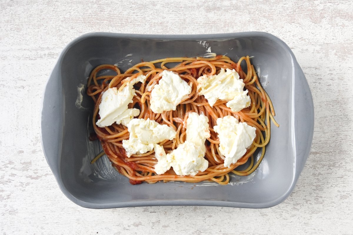 Repartimos la mezcla de queso