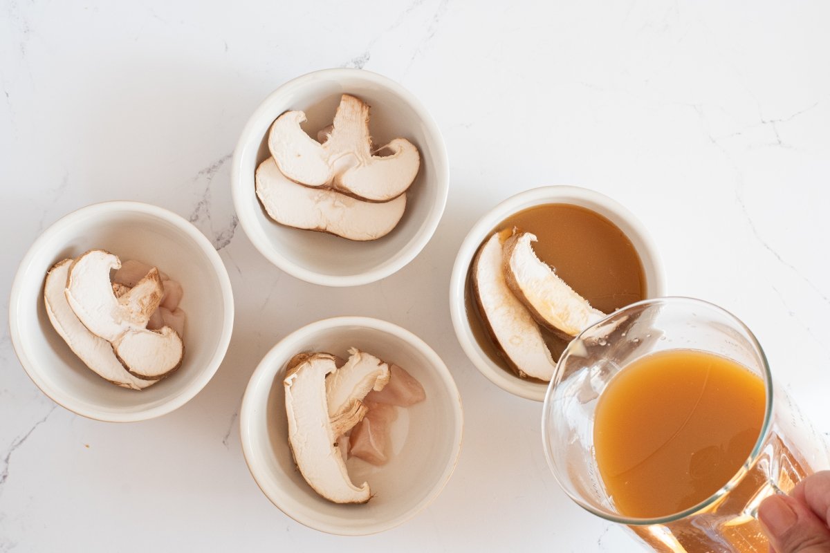 Repartimos la mezcla del chawanmushi