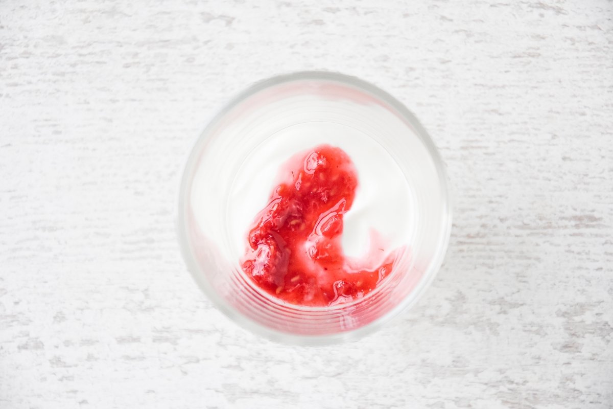 Repartimos la salsa de frambuesa