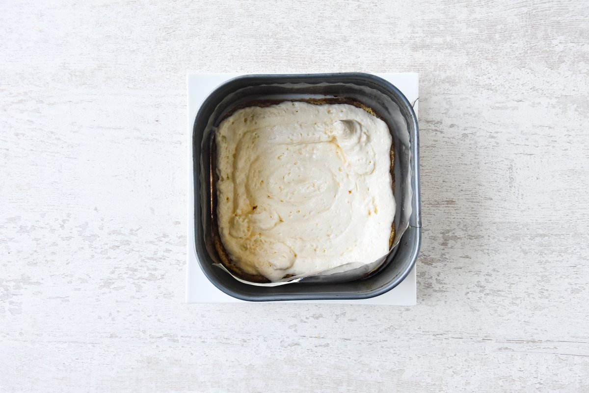 Repartimos una parte de la crema de tiramisú