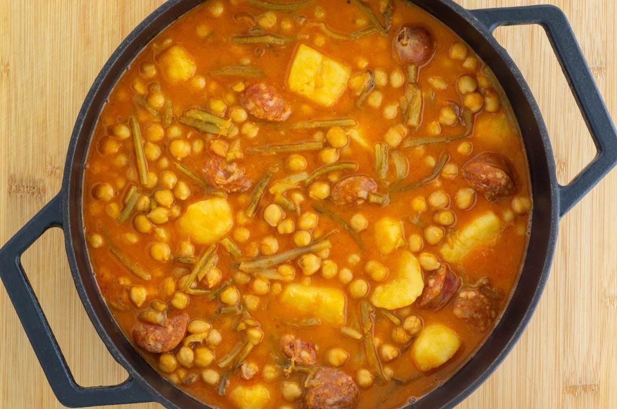 Reposar los garbanzos con tagarninas