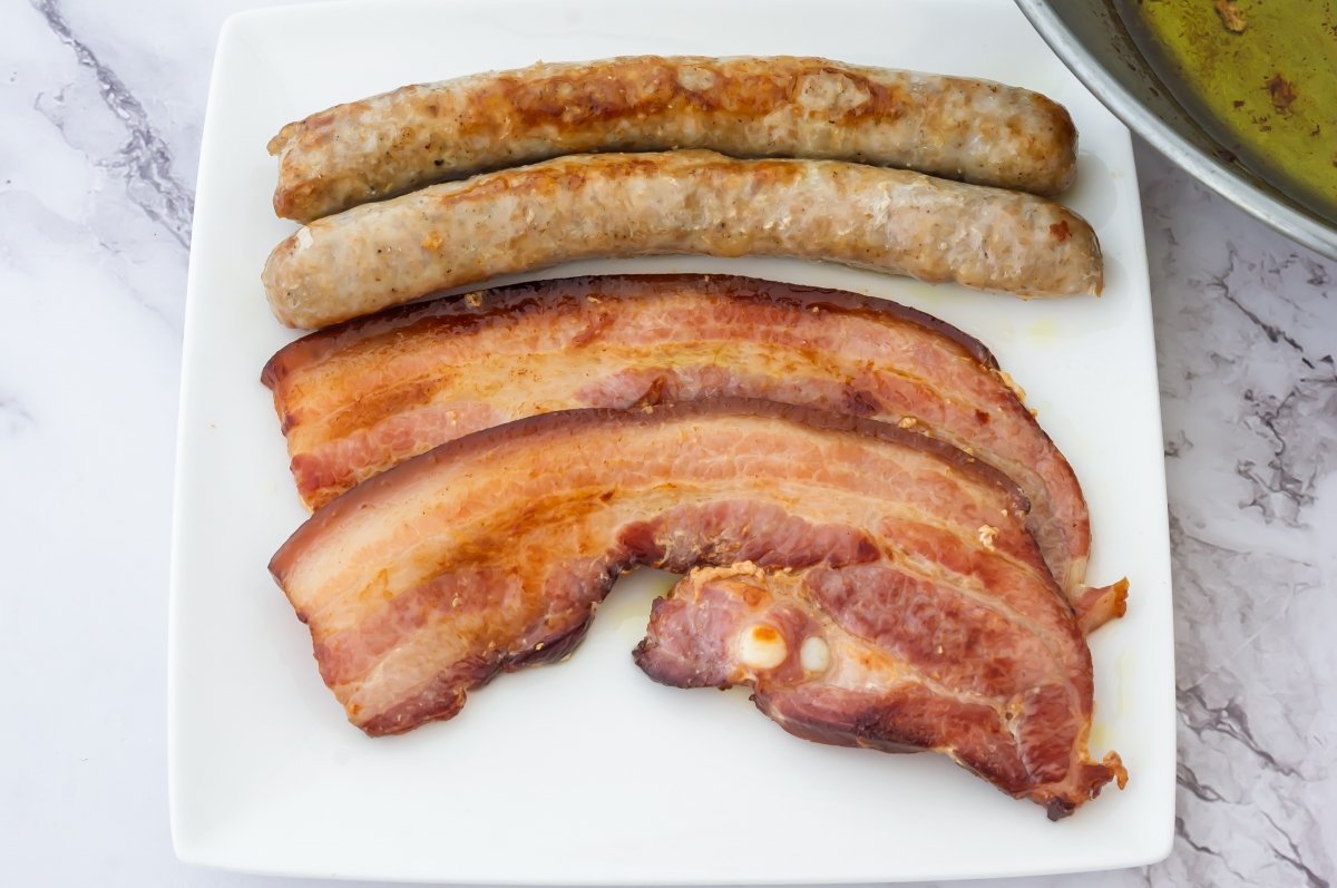 Reservar la panceta y longaniza de la gachamiga