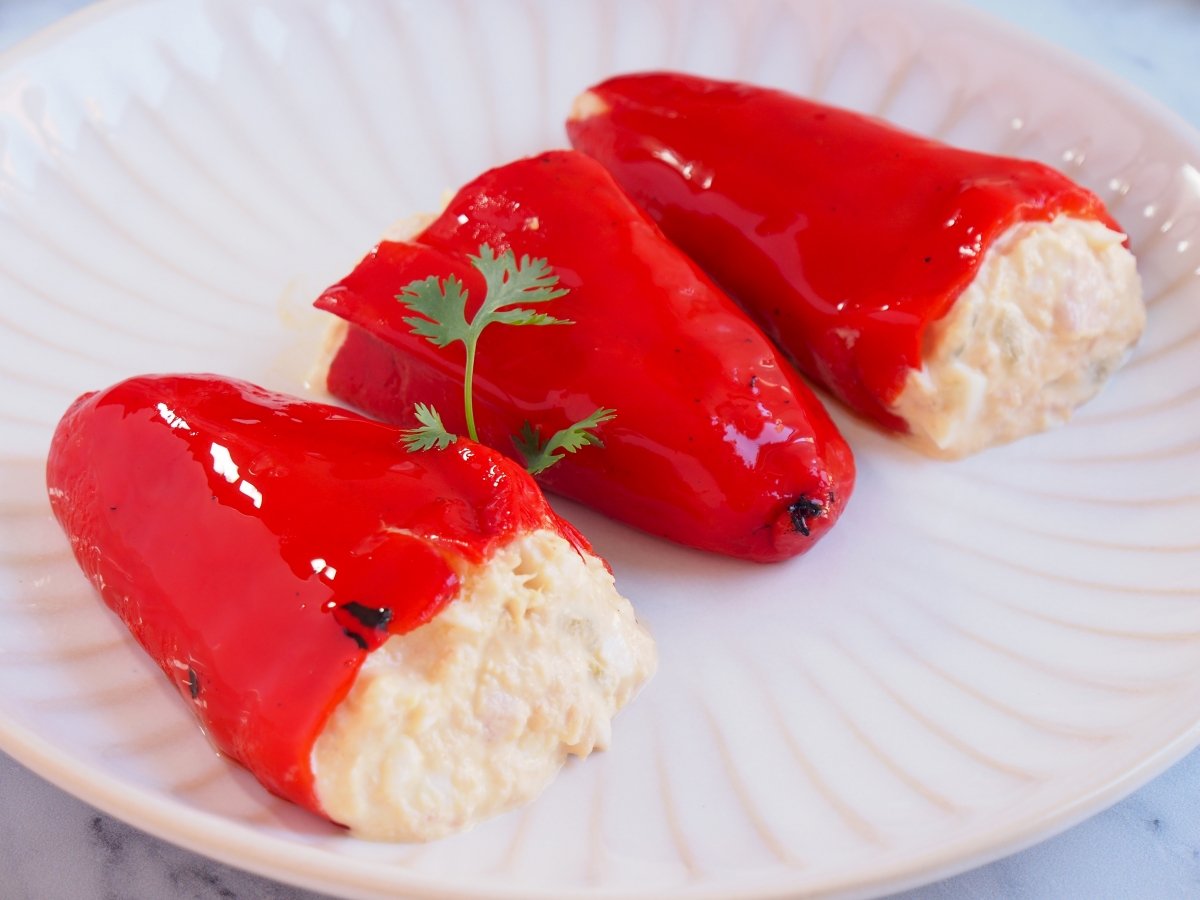 Pimientos del piquillo rellenos de atún, riquísimos y fáciles con huevo y  mayonesa