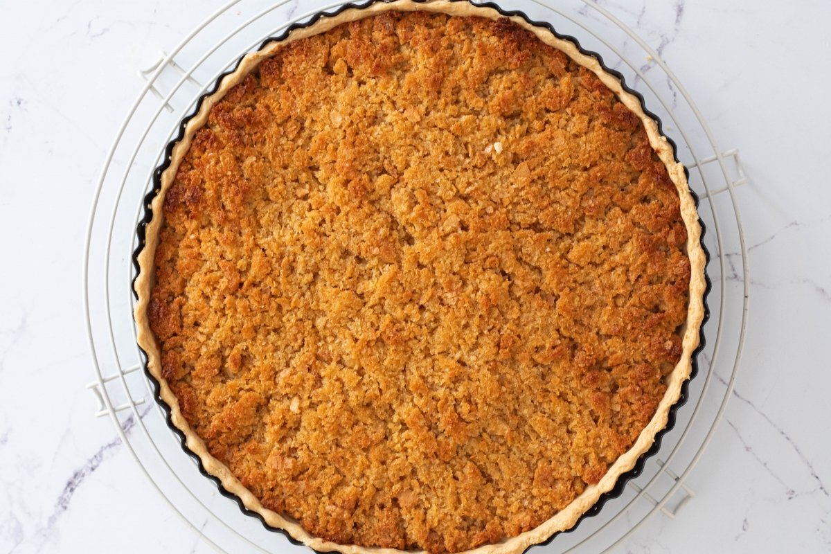 Retiramos del horno la tarta de melaza