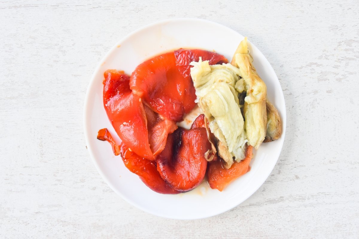 Retiramos la pulpa del las verduras horneadas