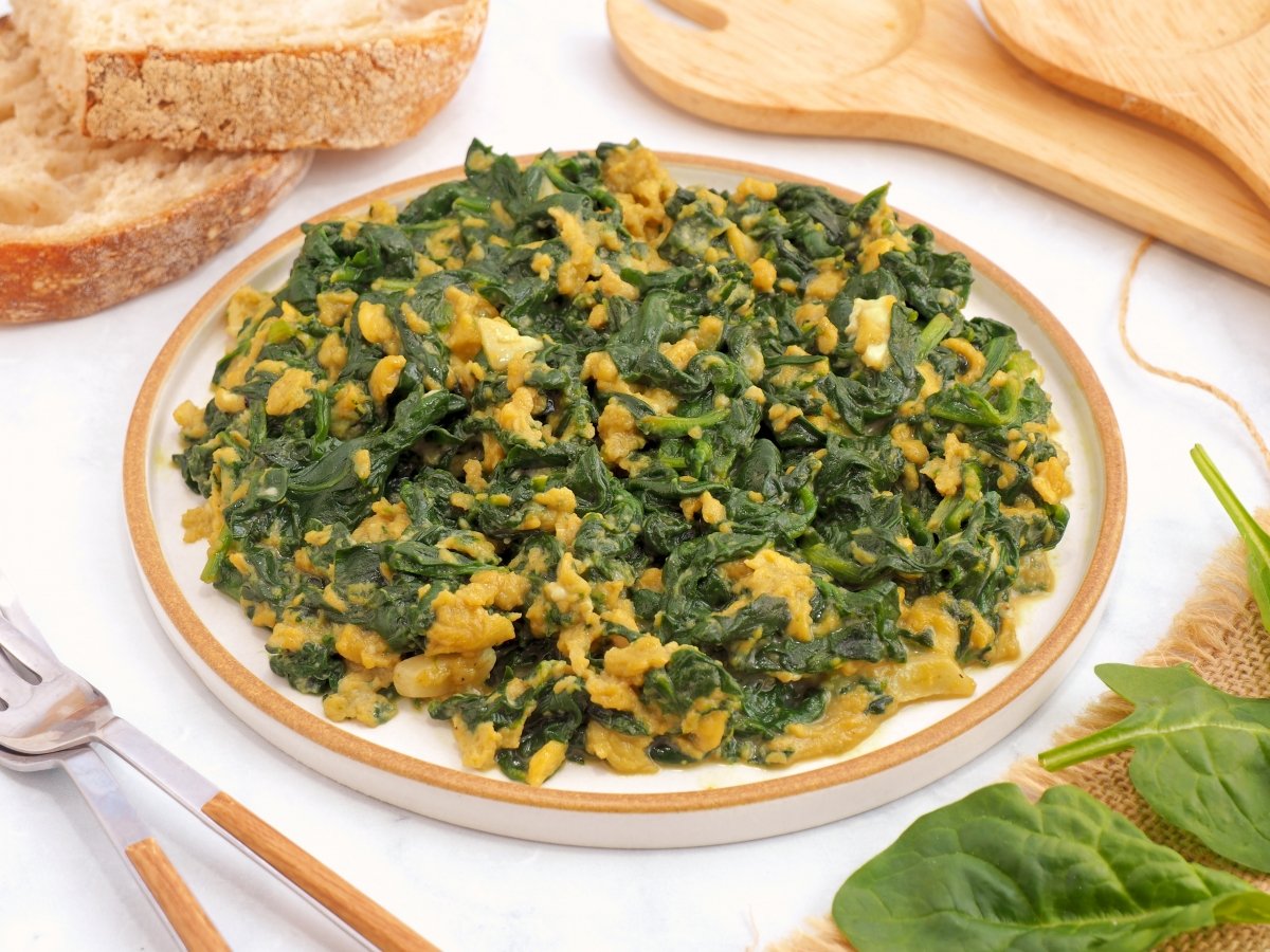 Revuelto de espinacas listo para servir