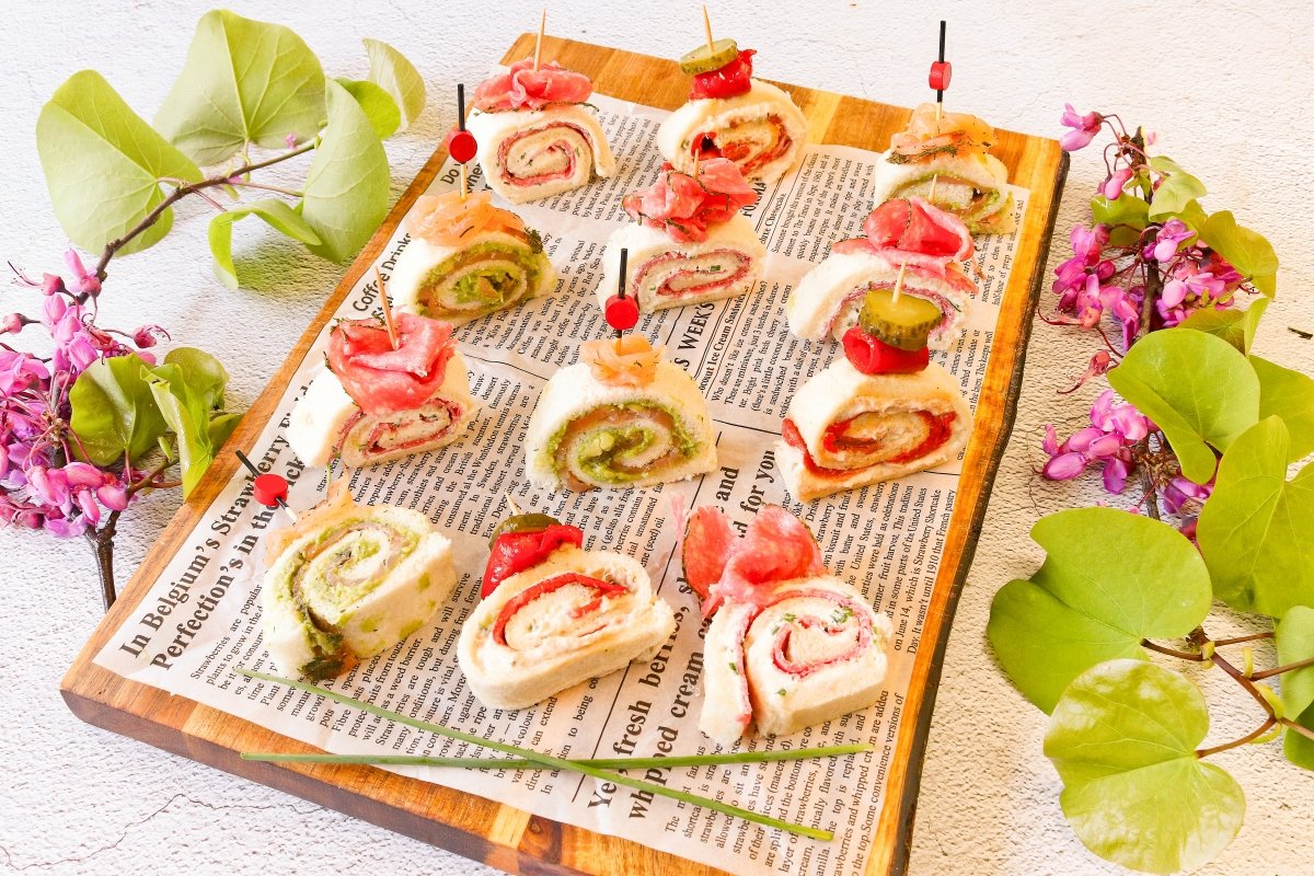 Rollitos de pan de molde rellenos