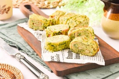Rollo de calabacín relleno de jamón y queso
