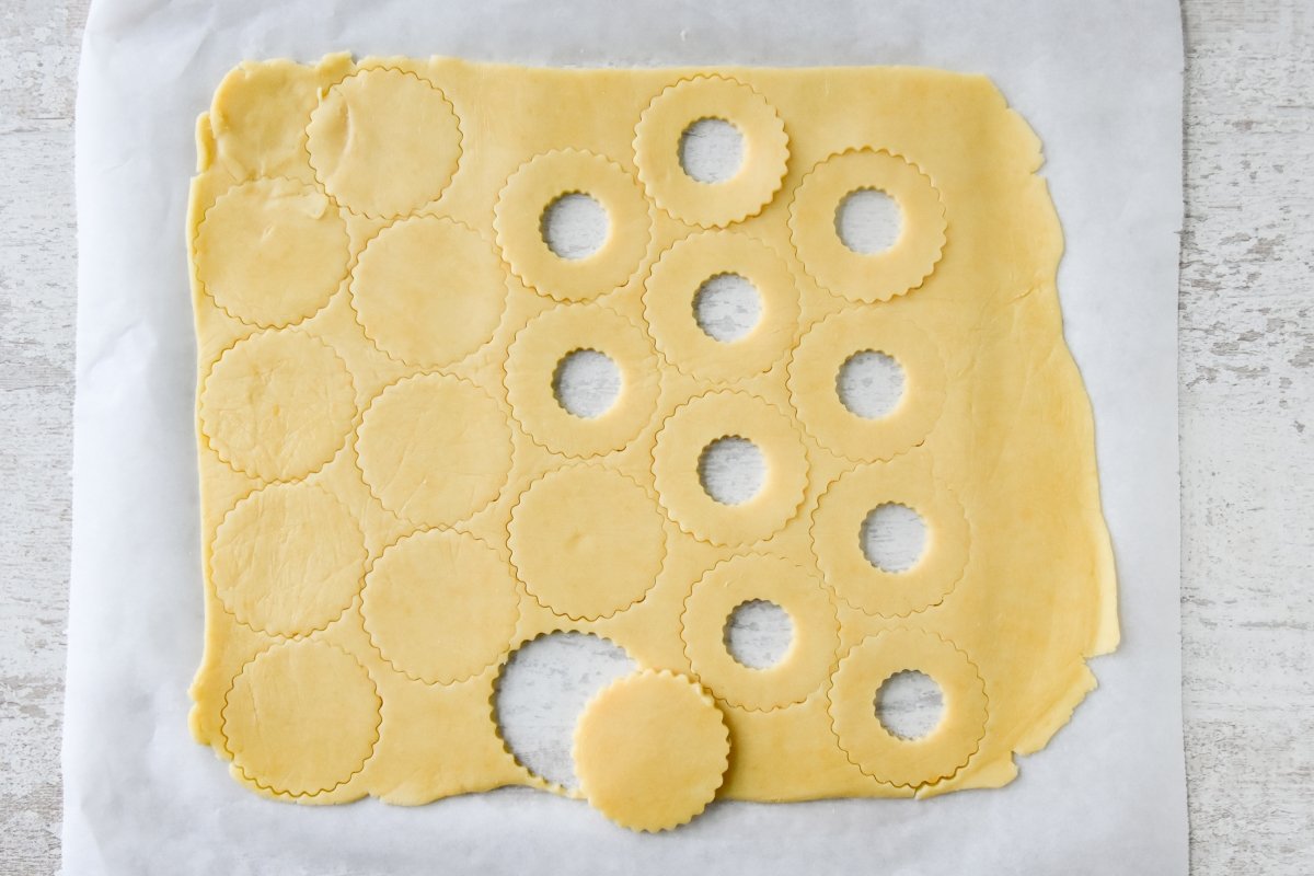 Sacamos formas de la masa estirada