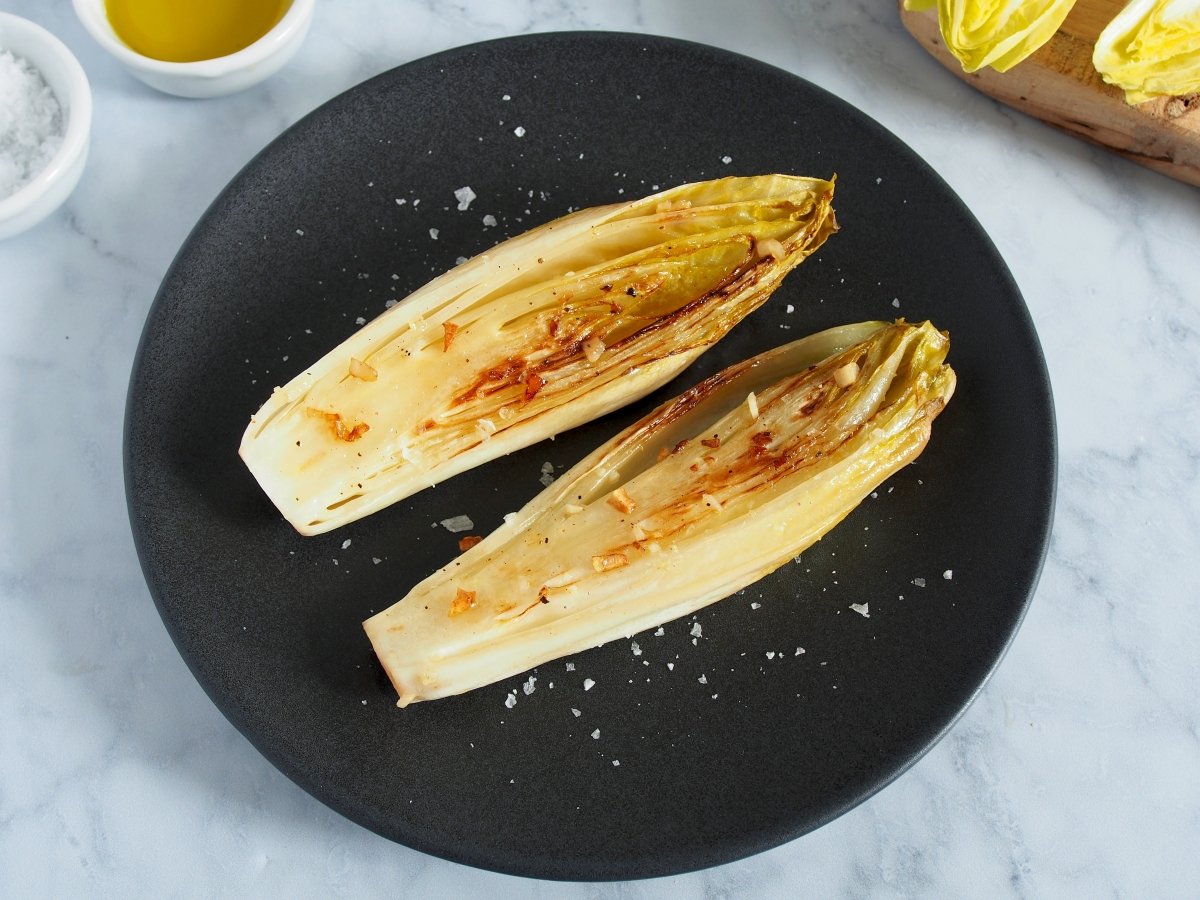 Remove the endives from the grill, add flaked salt and serve
