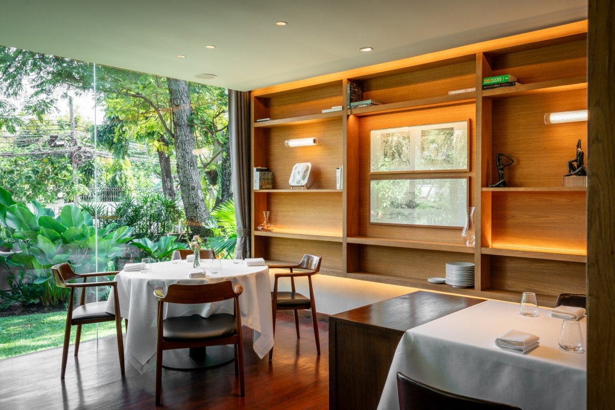 Sala del restaurante Sühring de Tailandia