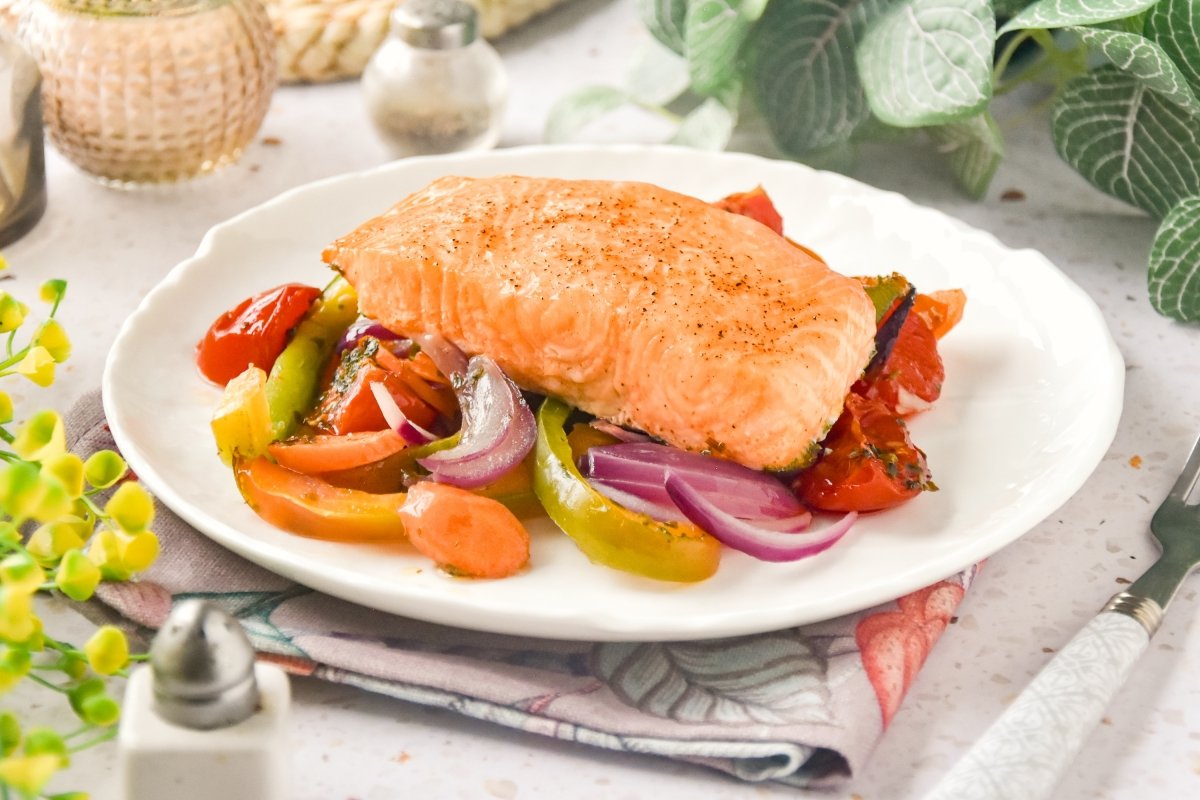 Salmón al horno con verduras
