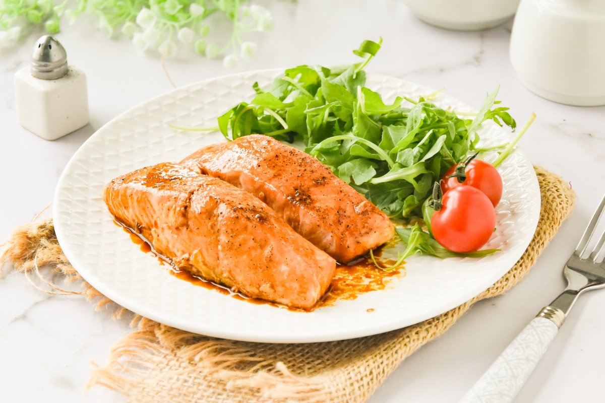 Salmón glaseado con miel casero