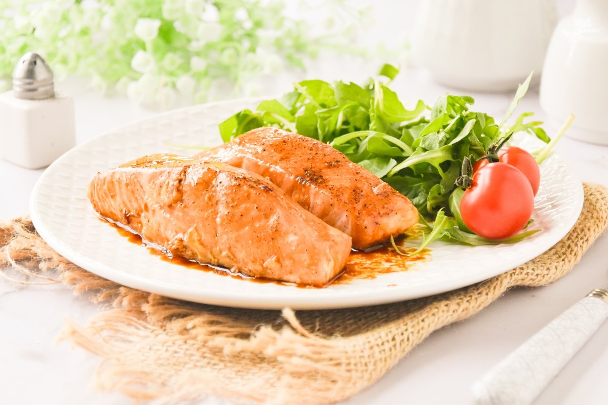 Salmón glaseado con miel