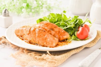 Salmón glaseado con miel