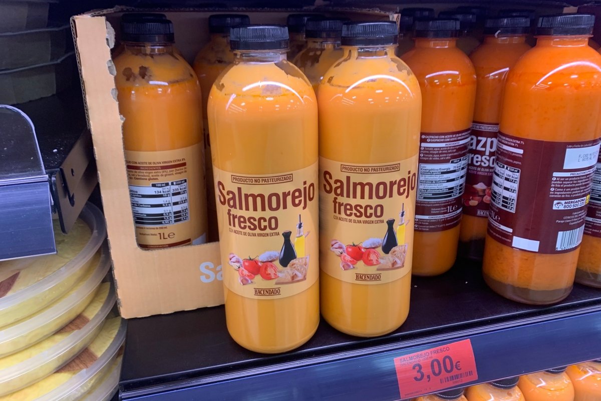 Salmorejo fresco de Hacendado junto al gazpacho