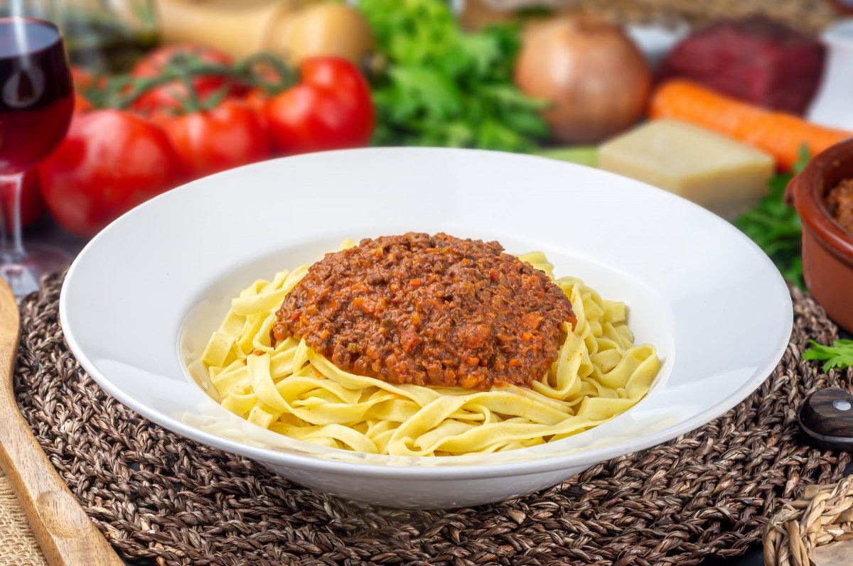 Salsa boloñesa servida