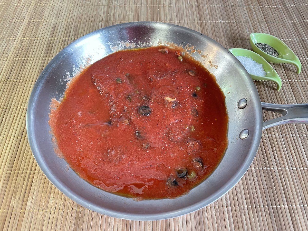 Salsa de tomate en la sartén