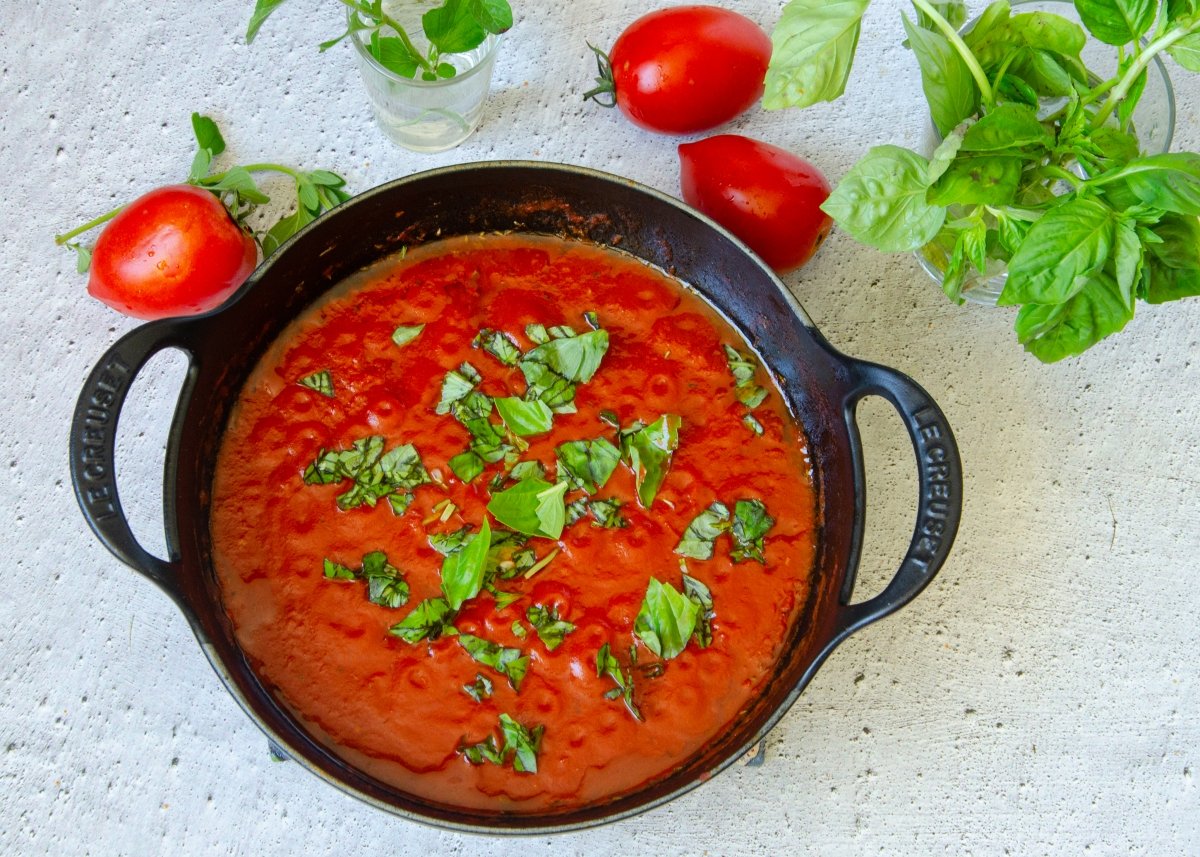 Salsa marinara con albahaca