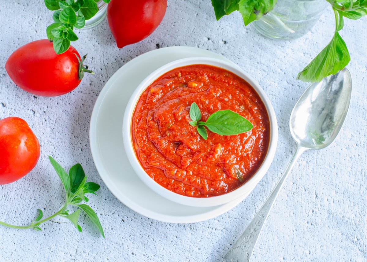 Salsa marinara servida