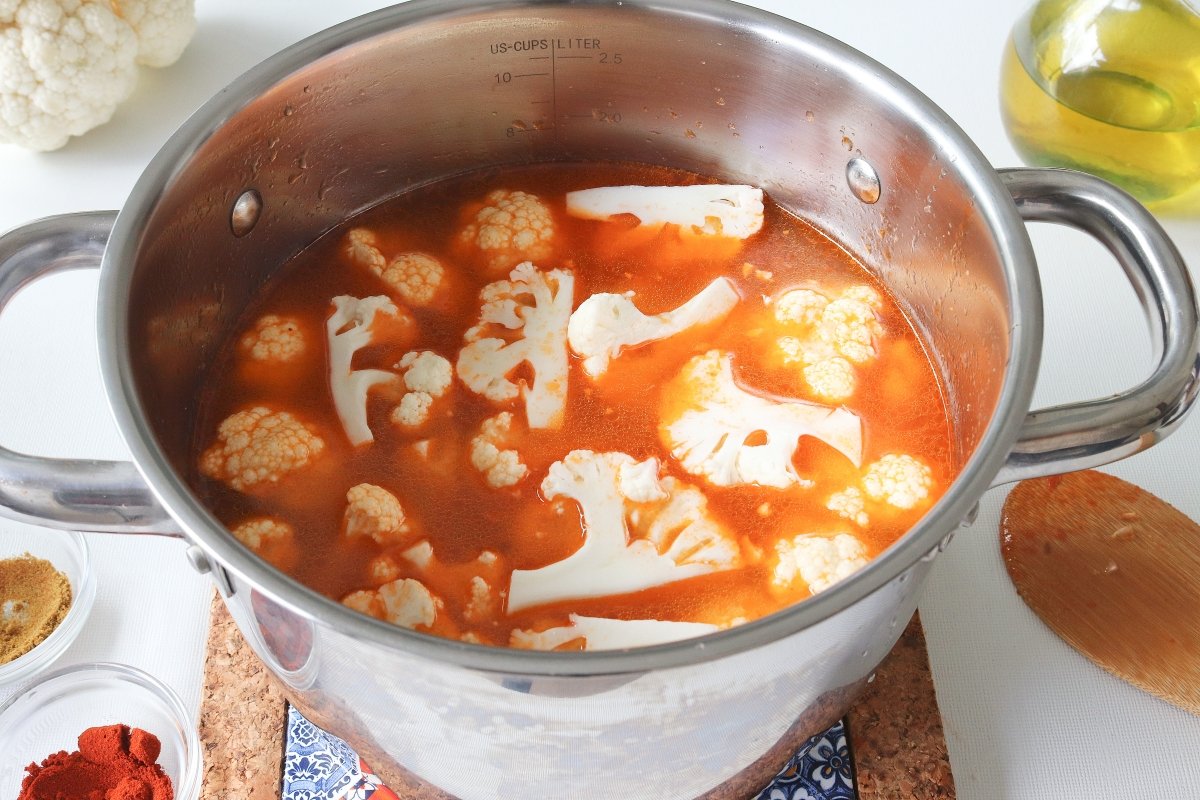 Saltear setas shiitake para acompañar la sopa de coliflor