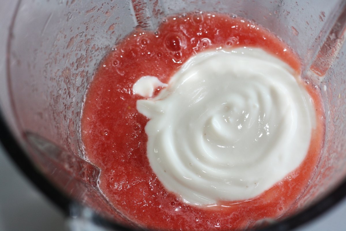 Watermelon with yogurt to crush