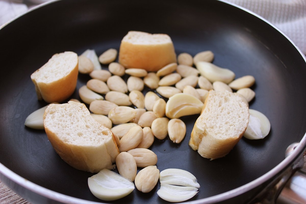 Pan with bread, almonds and garlic for frying