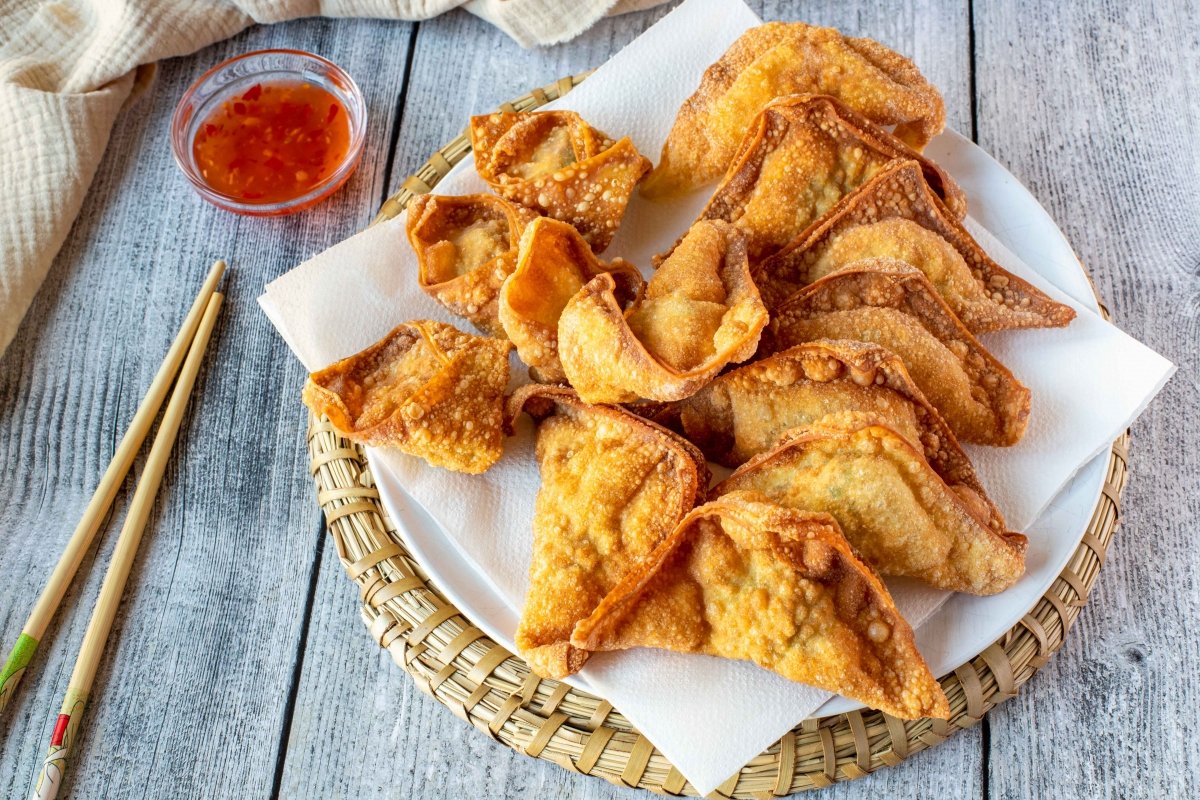 Let the fried wontons dry