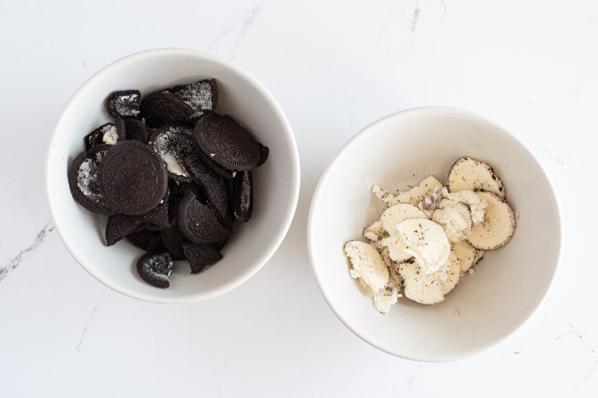 Separamos la galleta de la crema