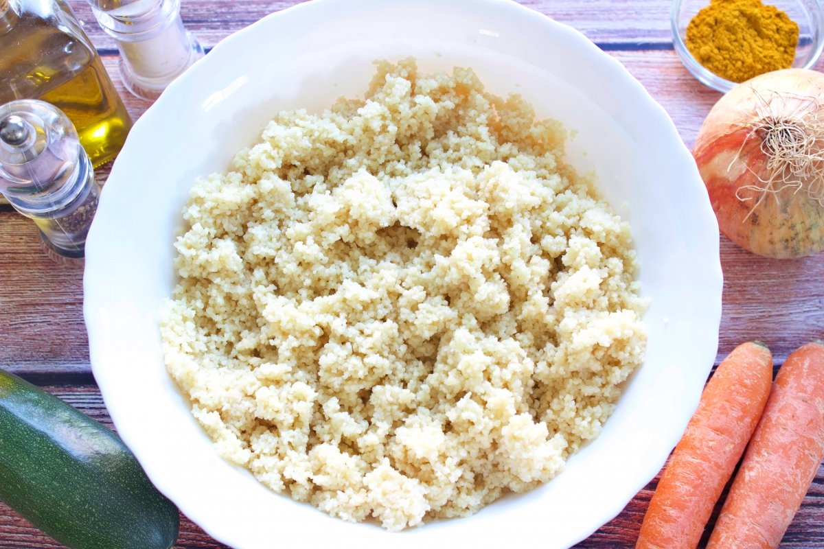 Separate the grains from the couscous to continue making the vegetable couscous