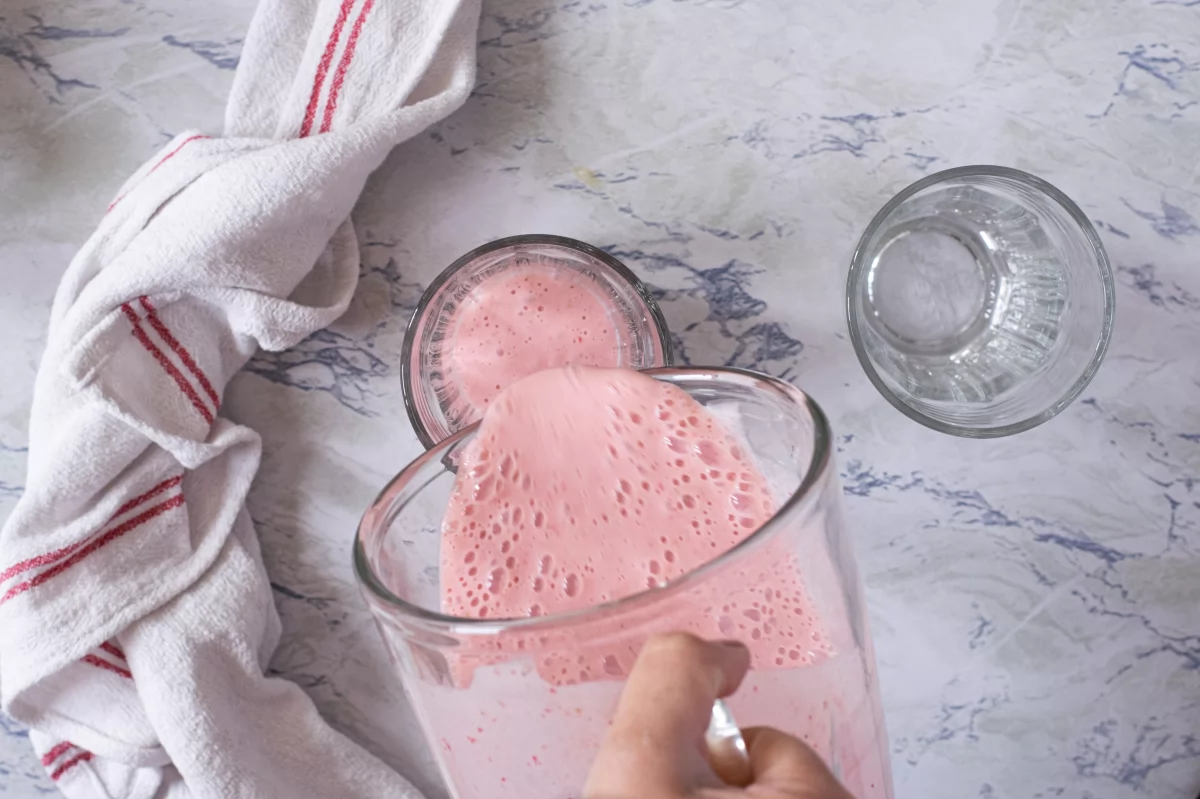 Servimos el batido de fresa y plátano