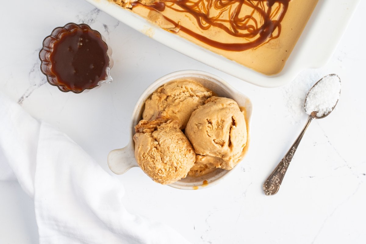 Servimos el helado de caramelo salado