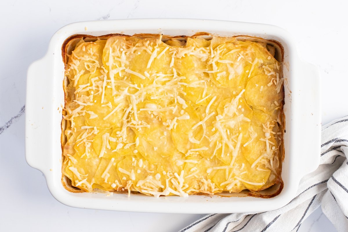 Servimos el pastel de patata y pescado