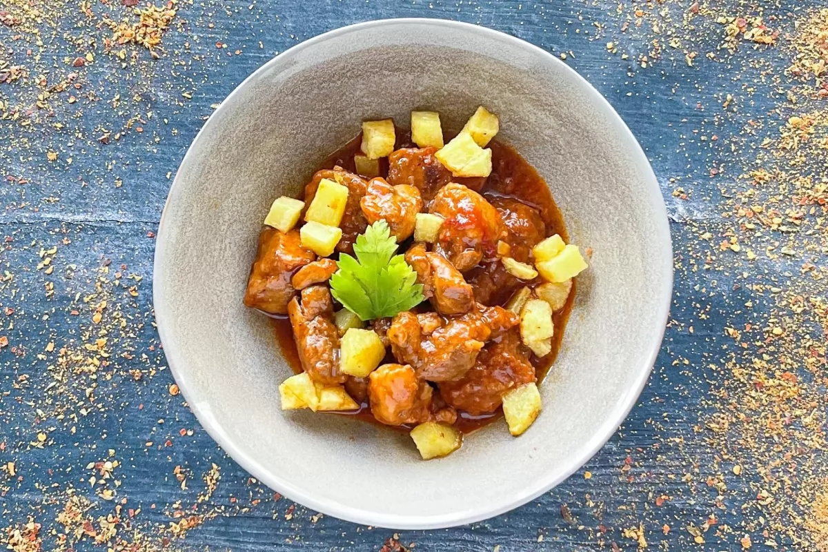 Cordero al chilindrón 12 Servir con las patatas fritas de acompañamiento y un poquito de perejil *