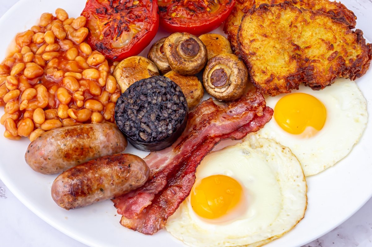 Servir el desayuno inglés