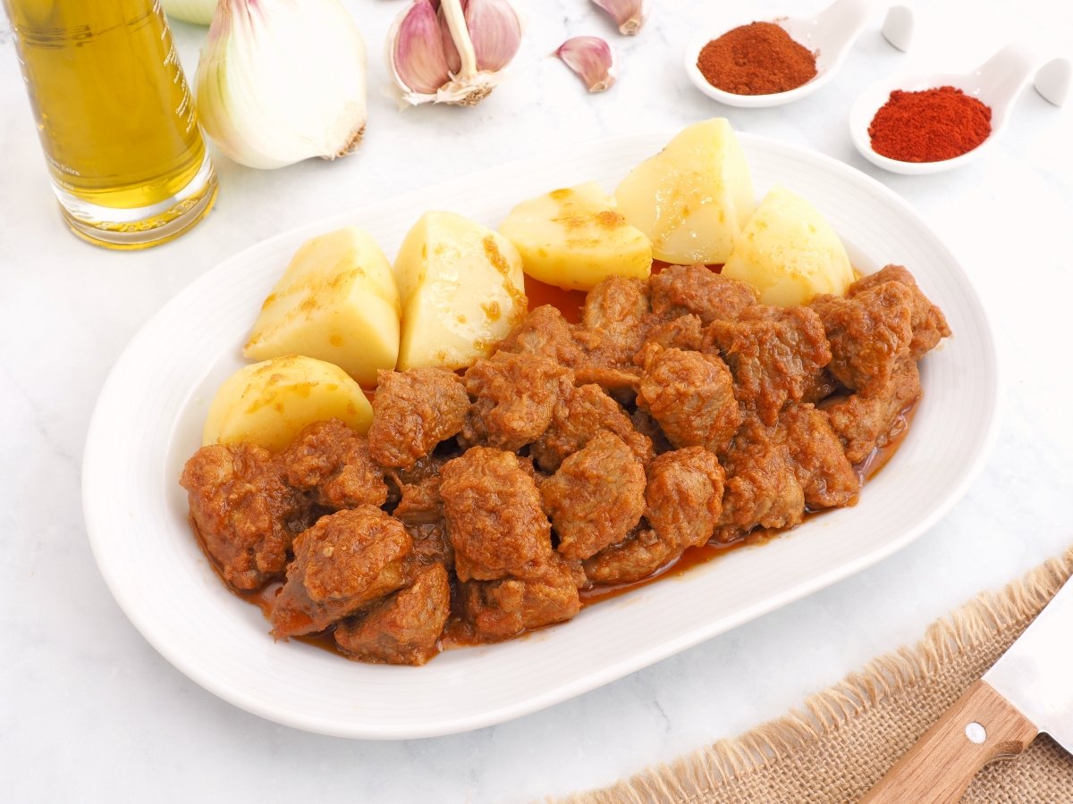 Servir la carne richada