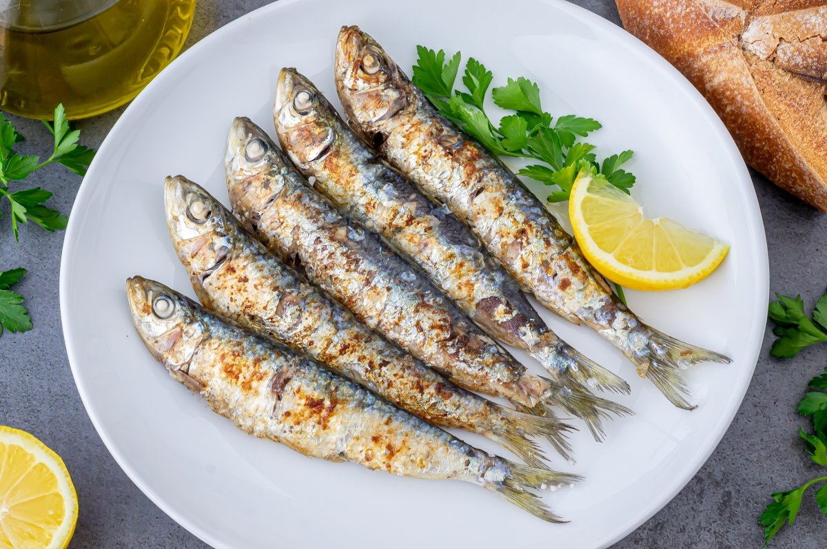 Servir las sardinas a la plancha