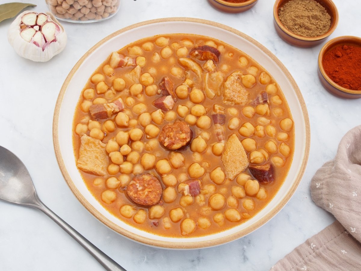 Servir los callos a la gallega