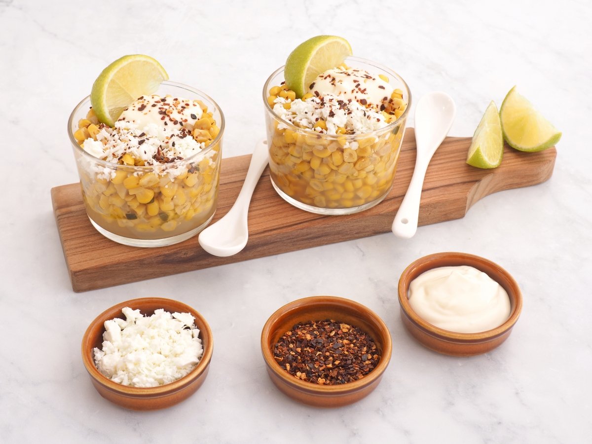 Servir los esquites en vaso