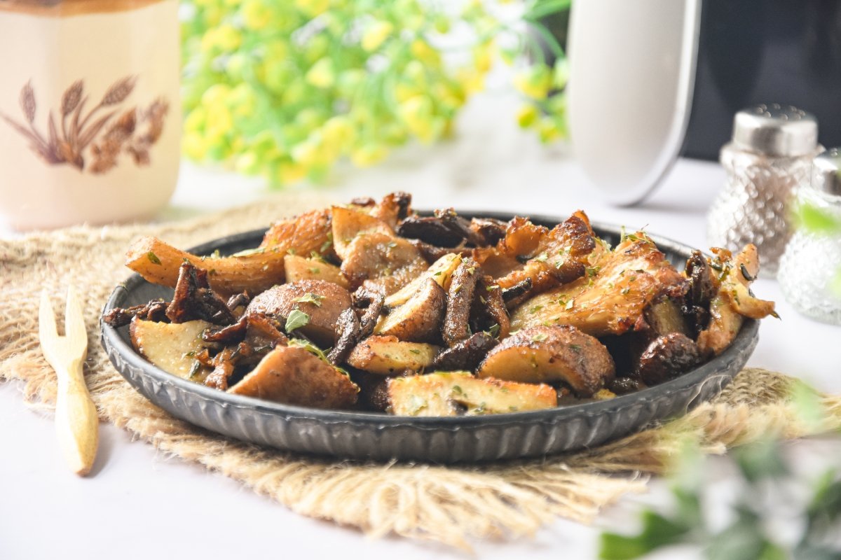 Setas en freidora de aire listas para comer