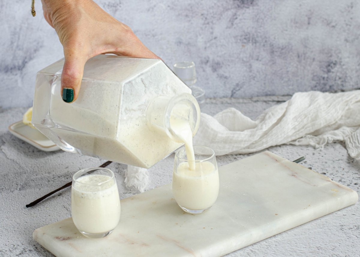 Sirviendo licor de leche