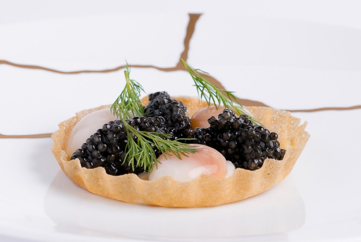 Snack a base de caviar del restaurante Moments
