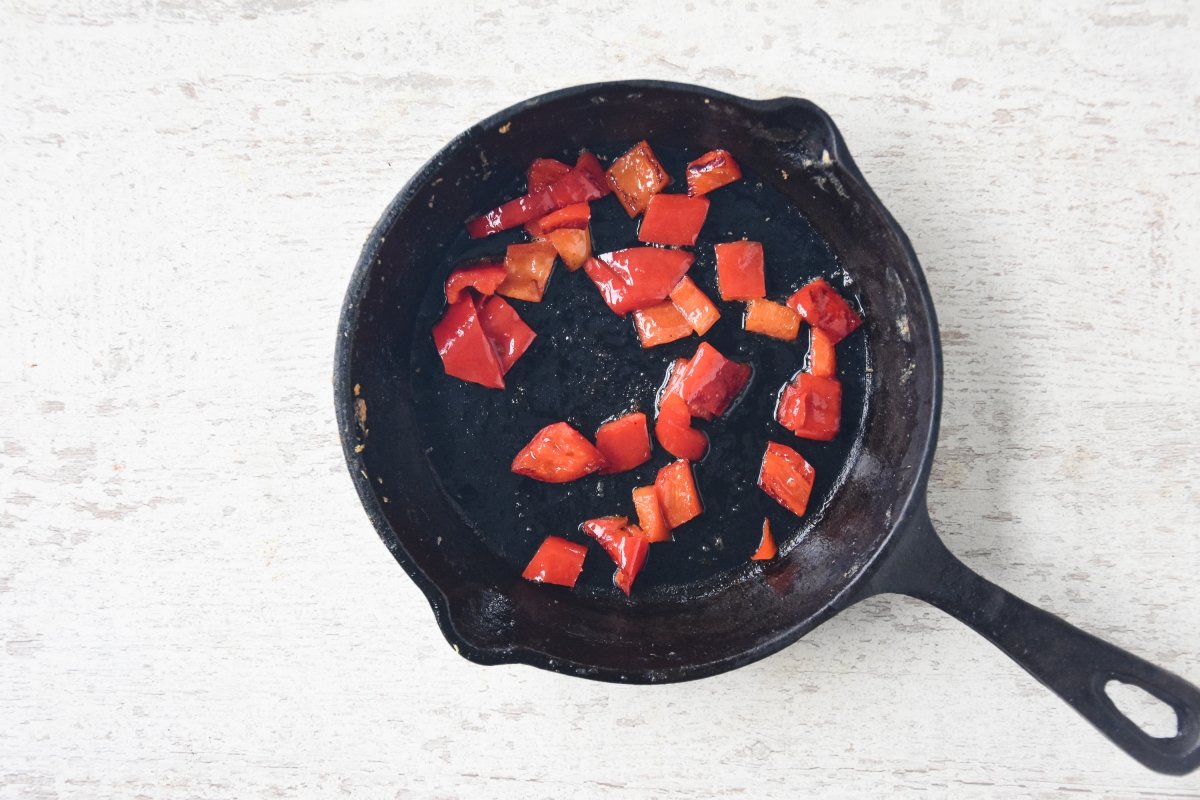 Sofreímos el pimiento rojo