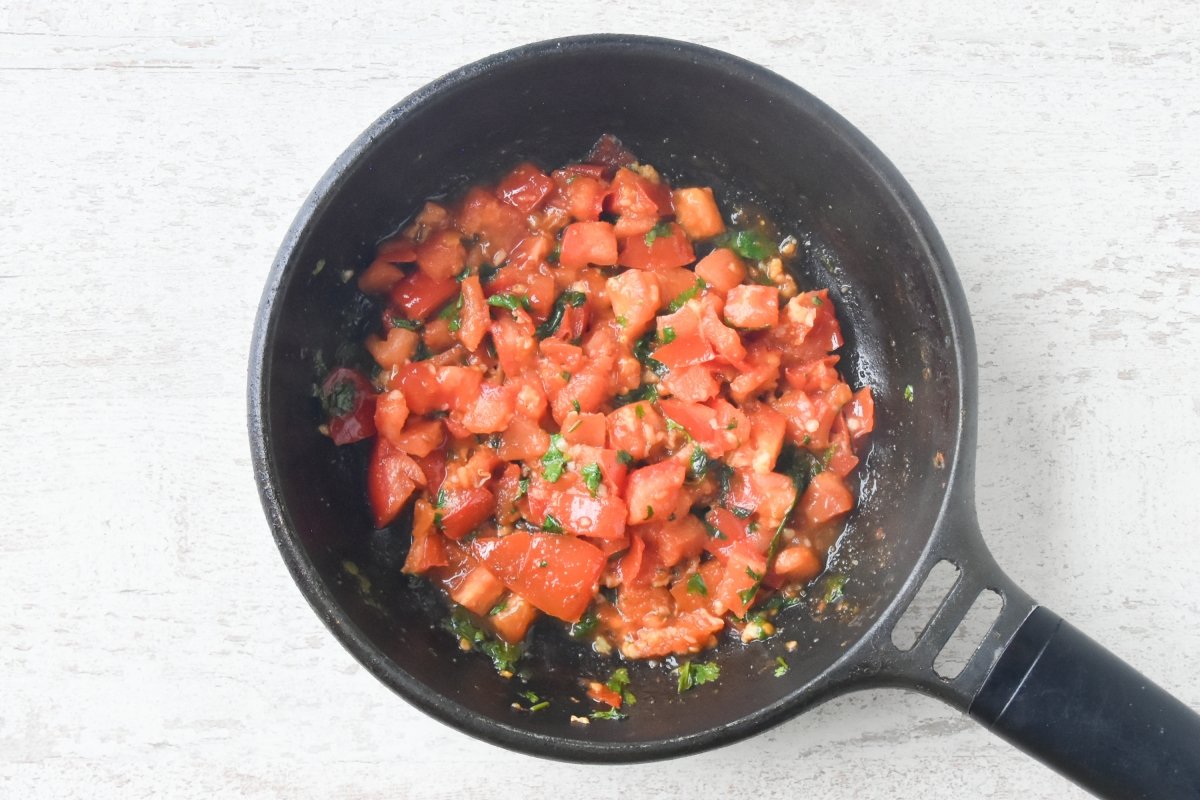 Sofreímos el tomate con las especias