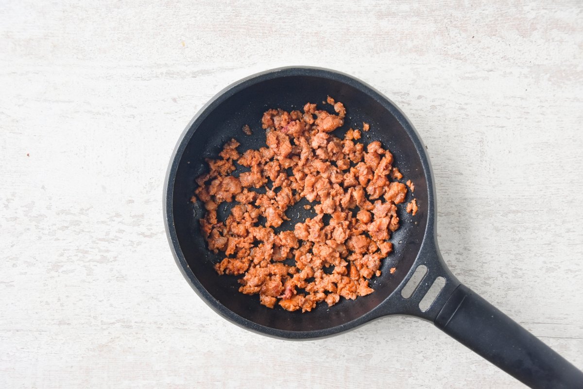 Sofreímos la chistorra en su propia grasa